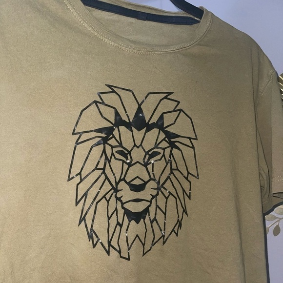 Lion head Men’s Grapic Tee, army green, preloved, size XL - Picture 2 of 5